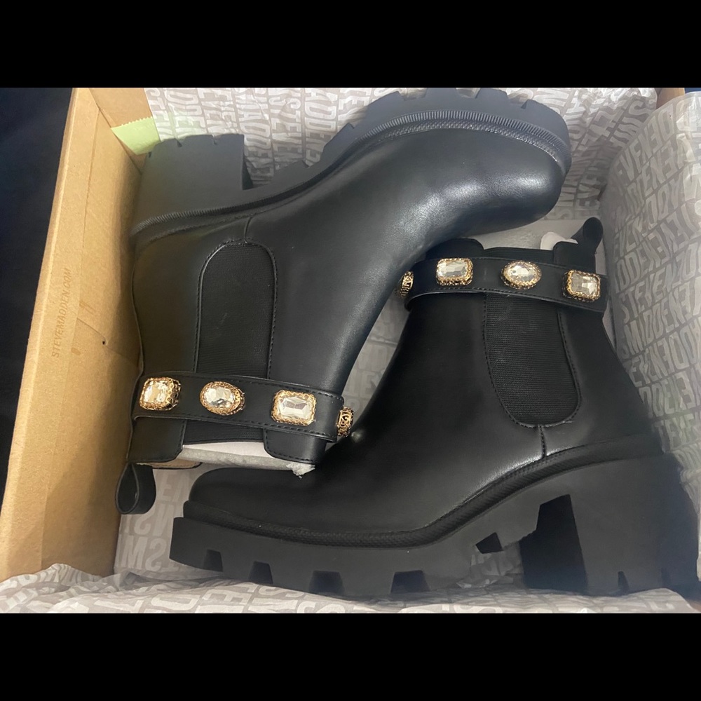 Steve Madden Amulet boots